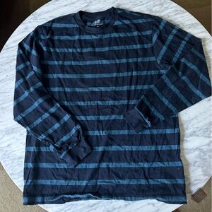 Long-sleeved striped shirt